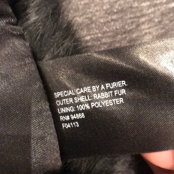 NWOT rabbit fur scarf w/detachable brooch - Picture 8 of 8